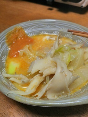 とり野菜みそ ピリ辛味 卵につけて.jpg