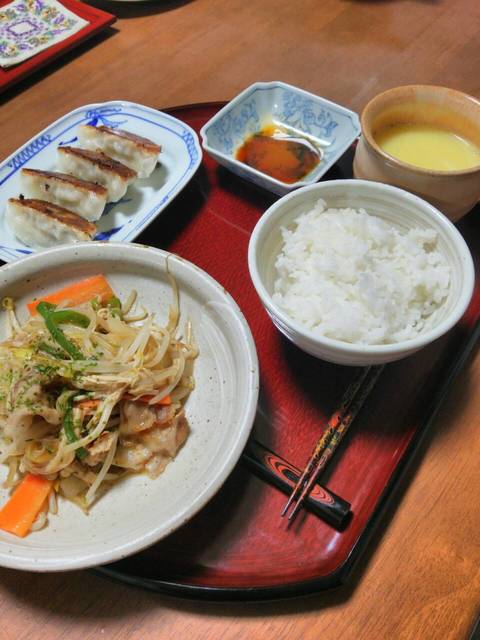 野菜炒めと餃子定食.jpg